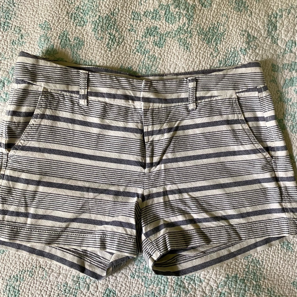 Gap Khakis Girlfriend 3 Inch Shorts